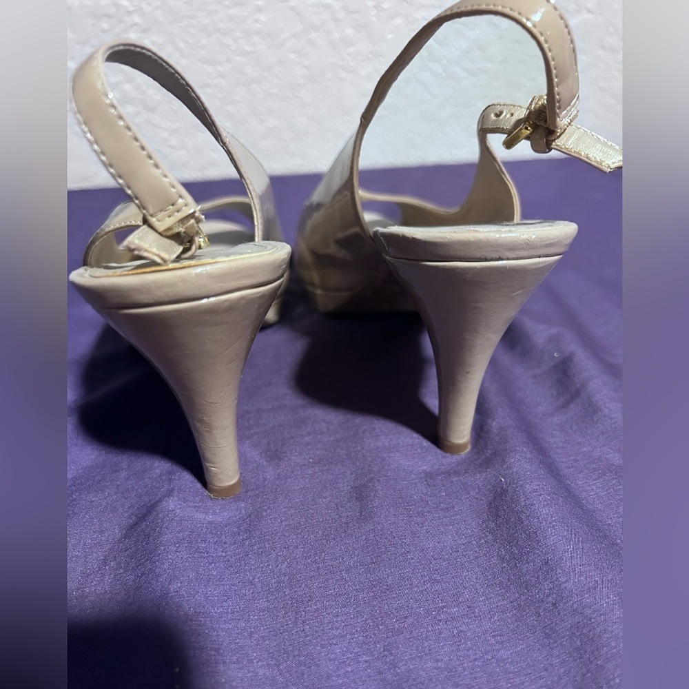 Bandolino Patent Leather Sling Backs - Picture 4 of 8